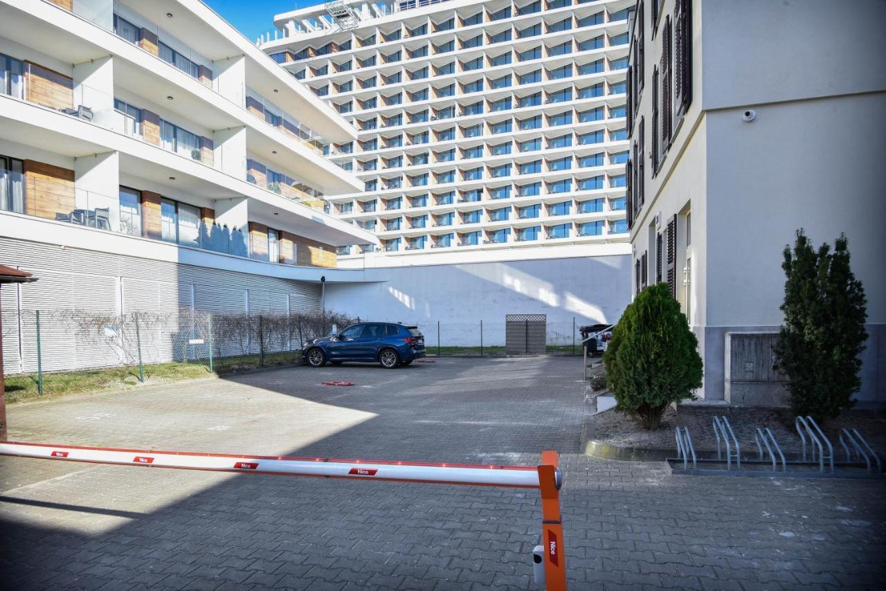 Apartamenty Promenada Z Tarasem I Parkingiem - Apartamenty Na Wyspie Świnoujście Exteriör bild