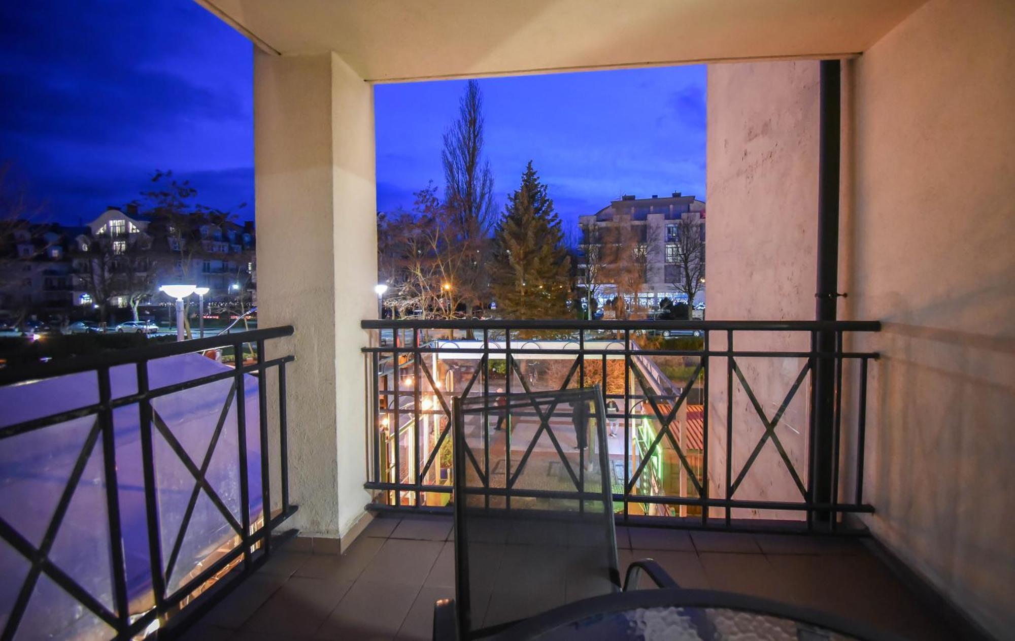 Apartamenty Promenada Z Tarasem I Parkingiem - Apartamenty Na Wyspie Świnoujście Exteriör bild