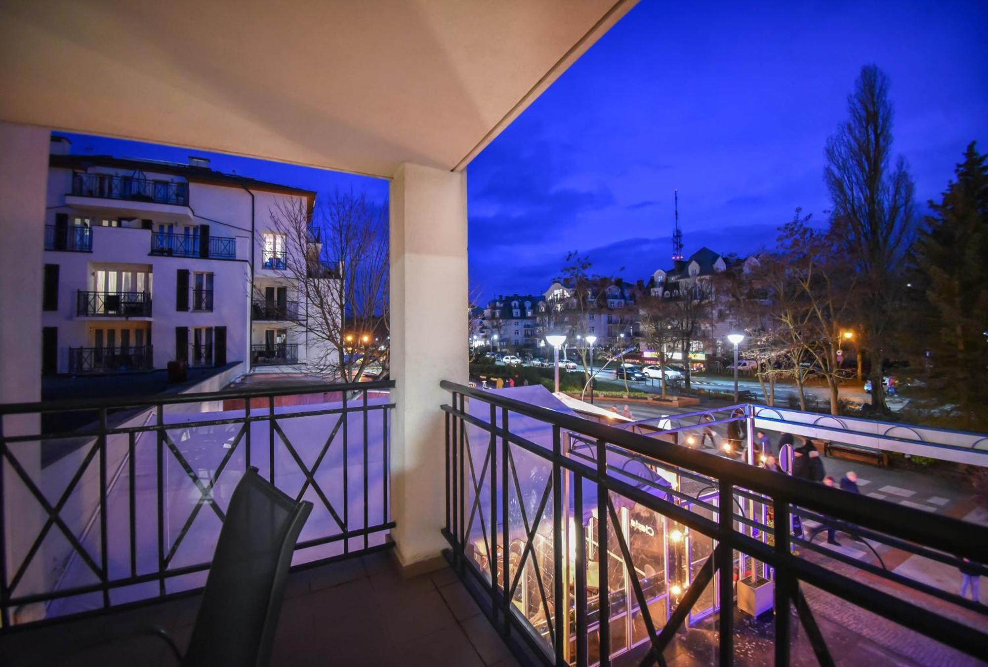 Apartamenty Promenada Z Tarasem I Parkingiem - Apartamenty Na Wyspie Świnoujście Exteriör bild